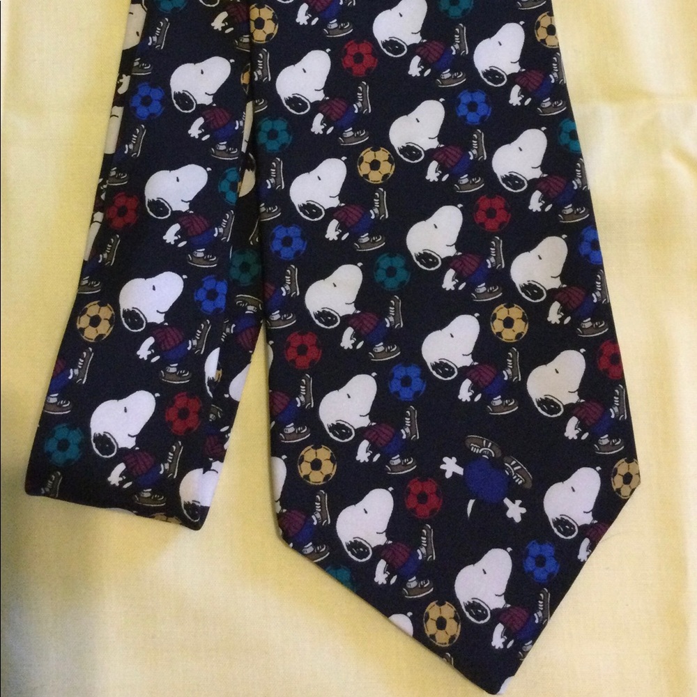 Peanuts Snoopy Playing Soccer Necktie